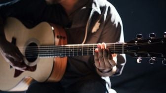 Bermain Gitar Sejenak, Bentuk Self Reward Saya yang Sederhana