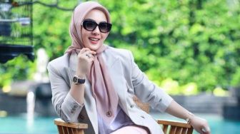 Reino Barack Tak Suka Gaya Hijab Baru Syahrini: Seperti Mau Nyelam