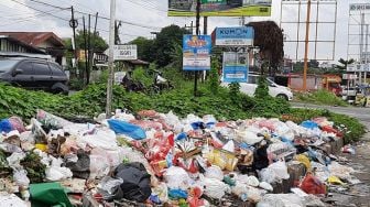 Sampah Berserakan di Pekanbaru, TPS Liar Makin Banyak, DLHK: Pengangkutan Sampah Tak Optimal