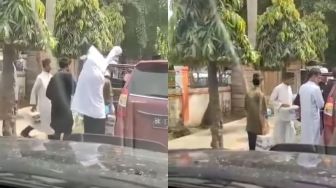 Terciduk Kamera Netizen, Aksi Sekelompok Pemuda Turun Dari Mobil Pakai Jubah, Diduga Akan Meminta Sumbangan