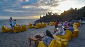 Wong Sumsel Makin Padati Wisata Pantai di Provinsi Lampung