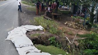 Gorong-gorong Amblas, Jalan Lintas Provinsi Menyempit
