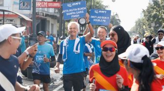 Momen Ganjar Pranowo dan Istri Ikut Lomba Marathon di Bandung