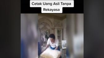 Viral Haji Mihyar Bisa Munculkan Uang Gepokan Ratusan Juta, Netizen Kocak: Beneran Crazy Rich Nih