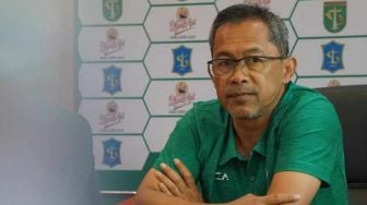 Aji Santoso Minta Maaf Persebaya Gagal Amankan Kemenangan Lawan Madura United