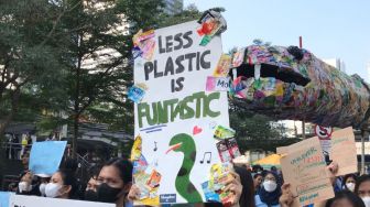 Ratusan Pegiat Lingkungan Tolak Kemasan Sachet dan Plastik Sekali Pakai, Apa Alasannya?