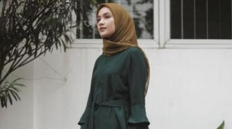7 Pilihan Warna Jilbab untuk Baju Army, Putih sampai Mustard