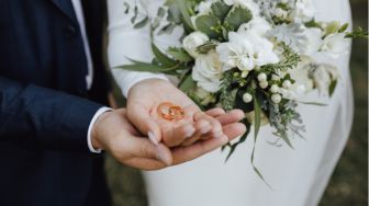 3 Rekomendasi Kado Pernikahan yang Berguna di Rumah