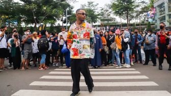 Heboh Citayam Fashion Week, Pakaian Warna Ngejreng Jadi Buruan Remaja di Sukabumi