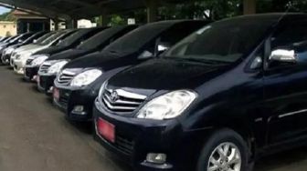 Viral Pria Ngaku Wartawan Cegat Mobil Pelat Merah di Akhir Pekan