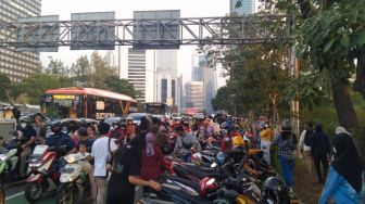 Polisi Bakal Angkut Motor yang Parkir Liar di Sekitar Area Citayam Fashion Week