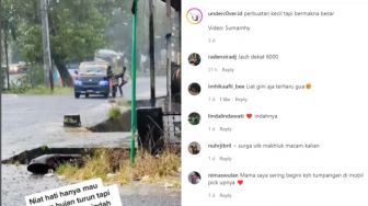 Video Mobil Pick Up Tolong Pedagang Ember Keliling Agar Tak Kehujanan Terekam Kamera: Masih Ada Orang Baik