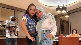 Video Konser Lawasnya Viral, Krisdayanti Beri Pesan Haru Untuk Aurel Hermasyah: Doa Ibu Manjur