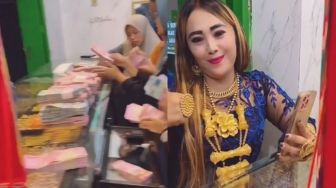 Sultan Beli Perhiasan Dibayar Cash, Warganet Salfok dengan Tumpukan Uangnya