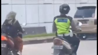 Viral Wanita Berhijab Dibuntuti Polisi Gegara Tak Pakai Helm, Netizen Bilang Begini