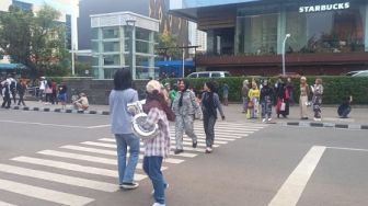 Petugas Ternyata Cuma Jaga Satu Zebra Cross di Dukuh Atas, Muda-mudi Citayam Fashion Week Bikin Macet di Tempat Lain