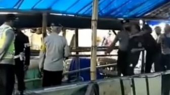 Viral Anggota Brimob Buka Arena Sabung Ayam di Magetan Gegara Gaji Cuma Rp 300 Ribu