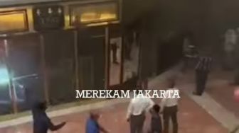 Diduga Korsleting Listrik, Kedai Minuman di Plaza Senayan Dilaporkan Terbakar Pagi Tadi