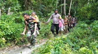 3 Hari Hilang Dalam Hutan, Nenek Ditemukan Menangis Dengan Tubuh Lemas di Bawah Pohon