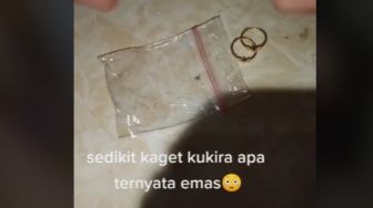 Lagi Hoki, Wanita Ini Beli Jajanan Ciki Seharga Rp 1000 Tak Terduga Berhadiah Cincin Emas