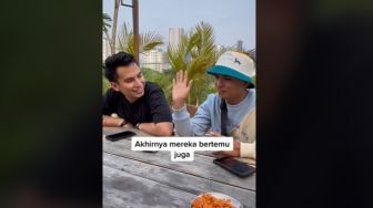 Okin Bertemu dengan Kembarannya si Penjual Jamu, Warganet: Mirip Banget Gak Kuat