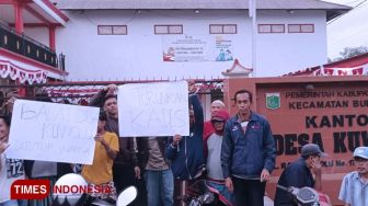 Demo Warga Tuntut Kades Kuwolu Mundur Gegara Pecat Empat Perangkat Desa Tanpa Alasan