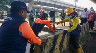 Bikin Macet, Jembatan Kapin Duren Sawit Resmi Ditutup
