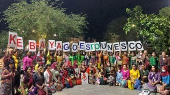 Kampanyekan Kebaya Goes to UNESCO, Perempuan Berkebaya Indonesia Yogyakarta Berparade di Sepanjang Pedestrian Malioboro