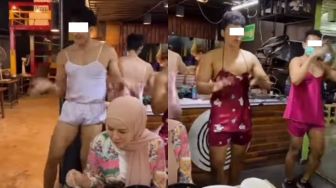 Tiga Pria Pegawai Restoran Joget Pakai Piama Seksi, Pengunjung Sampai Tak Habiskan Makanan, Warganet: Hilang Selera?