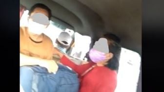 Viral Video Oknum Diduga Pencuri Rogoh Tas Ibu-ibu di Angkot Tak Sadar Direkam