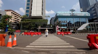 Viral Bapak Penjual Buku Mewarnai di CFW, Sepi Pembeli Meski Telah Menunggu Lama