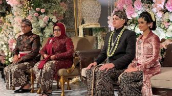 Resepsi Pernikahan Putri Anies, Kedua Mempelai Kenakan Kebaya dan Kain Batik Sido Asih Yogyakarta