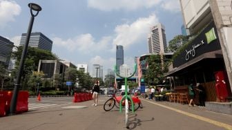 Suasana di Kawasan Sudirman, Dukuh Atas, Jakarta, Jumat (29/7).  [Suara.com/Oke Atmaja]