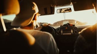 Viral Driver Taksi Online Sediakan Obat dan Jajanan Gratis, Sukses Bikin Salut Penumpang