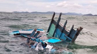 Dihantam Gelombang, Kapal Pengangkut Sayur KM Patria Meranti Tenggelam di Karimun