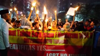 Ratusan Warga Tanah Abang Serukan Penolakan LGBT di Citayam Fashion Week