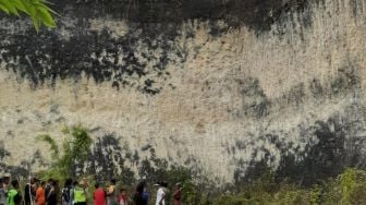 Pengendara Motor Terjun ke Jurang Sekitar GWK, Tewas di TKP