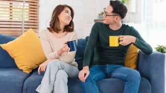 4 Tips Mengatasi Renggangnya Hubungan Pernikahan Akibat Terjebak Rutinitas