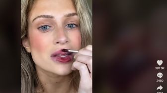 Tren Pengguna TikTok Gunakan Pewarna Makanan Sebagai Pengganti Lipstik, Amankah?