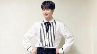 Viral Lelaki Mirip Jimin BTS Lagi Nenteng Tabung Gas, Warganet: Kapan Lagi Ketemu Jimin di Warung Madura!