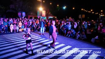 Citayam Fashion Week Menular ke Jember, Sulap Lahan Parkir Jadi Panggung Catwalk