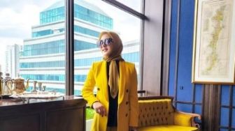 Syahrini Ulang Tahun ke-40, Intip Gaya Busana Colourful Incess saat di Singapura