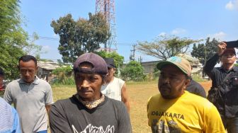 Geger Temuan Kuburan Bansos Jokowi di Dekat Gudang JNE Depok, Tukang Gali: Bilangnya Buat Septic Tank