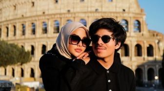 Hijab Aurel Hermansyah saat Rawat Atta Halilintar Disorot: Konsep Baju Sama Hijabnya Gimana Sih?