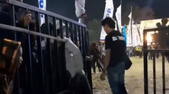 Viral Video Detik-detik Penonton Jebol Pagar saat Konser Denny Caknan di Ponorogo