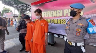 Sepi Pembeli, Dua Penjual Aksesoris di Tangkuban Parahu Nyamar Jadi Polisi untuk Dapatkan Cuan
