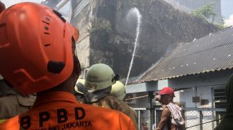18 Unit Damkar Dikerahkan, 1 Warga Luka Bakar Akibat Kebakaran di Tambora