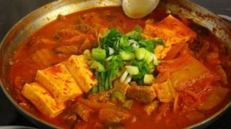Mengenal Makanan Khas Korea Kimchi Jjigae dan Resepnya