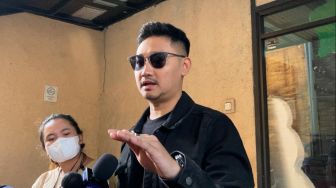 Interview: Cerita Hidup Angga Wijaya Setelah Cerai Hingga Dituduh Curi Uang Dewi Perssik