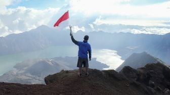 Rayakan Hari Kemerdekaan Indonesia dengan Mendaki Gunung, Ini 5 Pilihan yang Menyajikan Pemandangan Indah